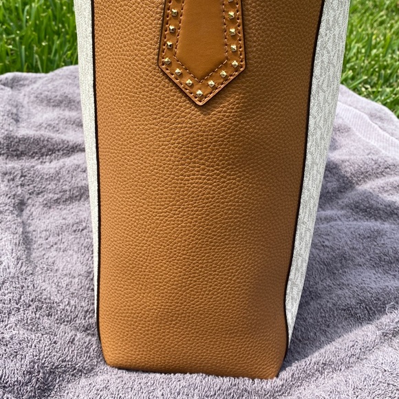 REAL Michael Kors Medium Logo Bag - Picture 5 of 9